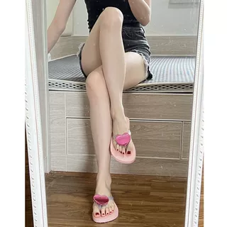 爱心人字拖鞋女款夏天2025新款法式平底外出夏季凉拖海边外穿时尚
