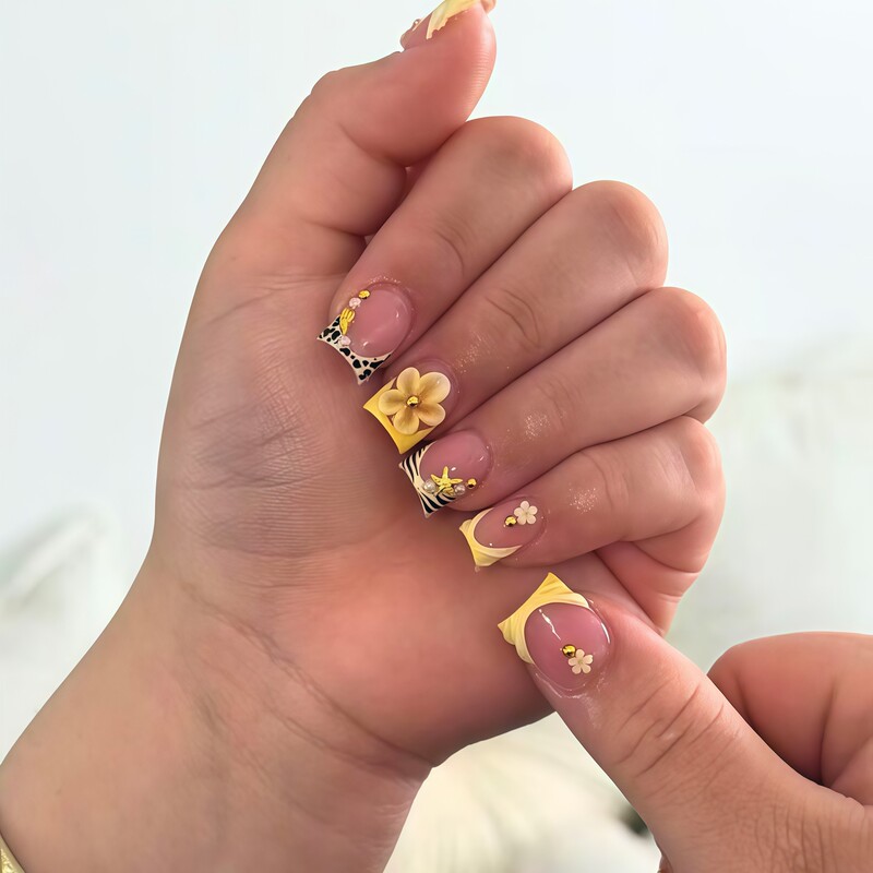 Cross-border bestseller: French-style leopard print press-on nails with 3D small flowers and stars, ins-style sweet and cool fake nail stickers Cross-border bestseller: French-style leopard print press-on nails with 3D small flowers and stars, ins-style sweet and cool fake nail stickers