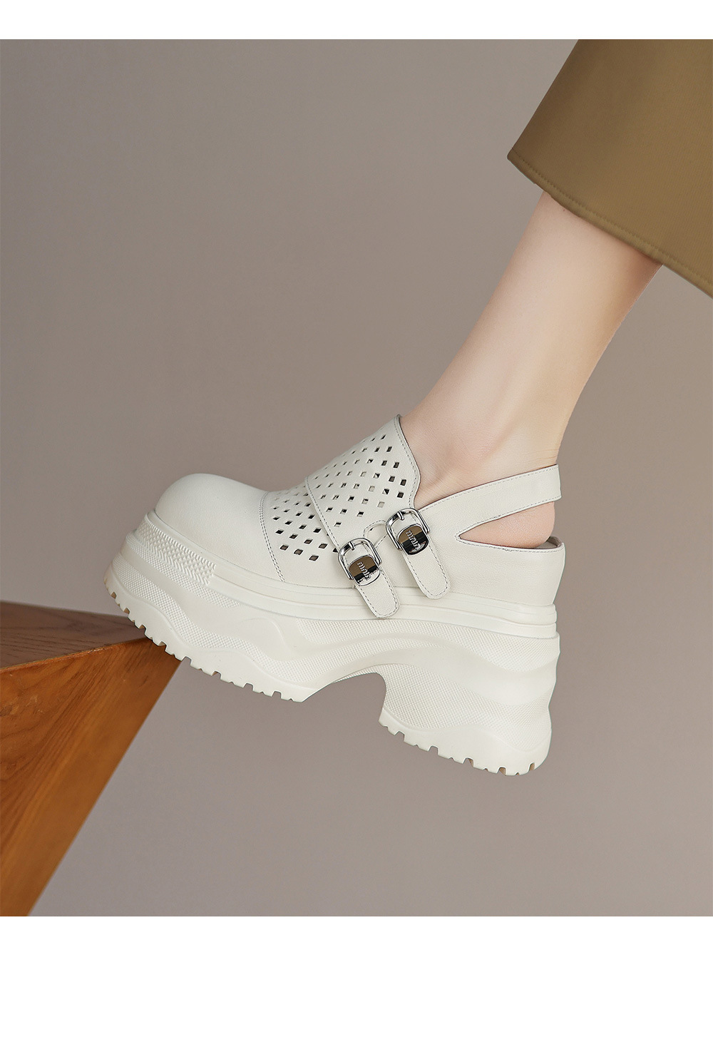 Sandal cao gót nữ đế xuồng 12cm bít mũi hở gót phong cách La Mã — Màu đen, Màu trắng chi tiết 8