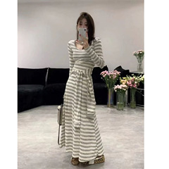 韩版复古条纹连衣裙女2025秋冬新款时尚气质百搭显瘦长袖打底裙子