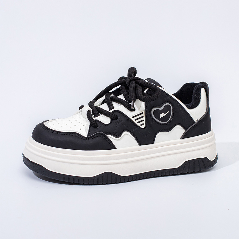Retorno de terciopelo calentador zapatos de suela gruesa para mujeres nuevos zapatos de algodón de moda de invierno amor zapatos de altura baja zapatos de skate estudiantes de color para mujeres