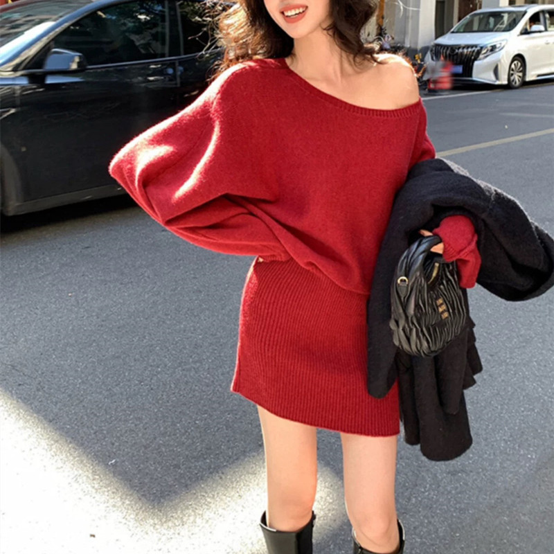 韩系斜肩蝙蝠袖毛衣连衣裙女2025秋冬新款配腰带气质辣妹包臀短裙|undefined