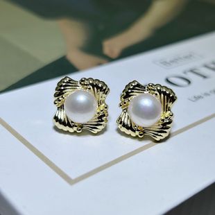 2024 New Style Celebrity Elegant Natural Pearl Earrings Retro French Metallic European and American Style Pearl Earrings
