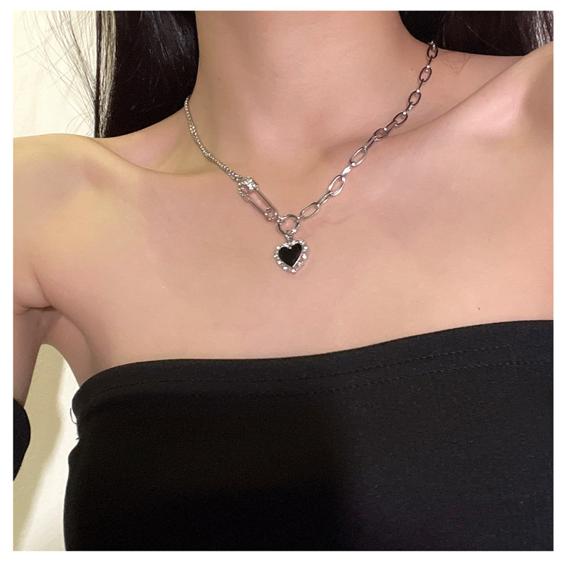 Collar de corazón negro con diamantes para mujer vintage_voghion.com