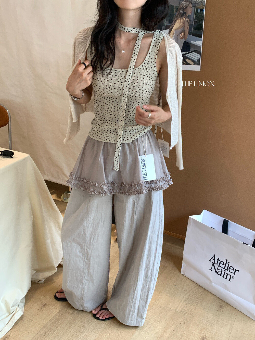 Quần culottes nữ ống rộng cạp cao phong cách Hàn Quốc, thiết kế giả hai lớp viền bèo nhún — màu trắng, màu xám, màu kaki chi tiết 30