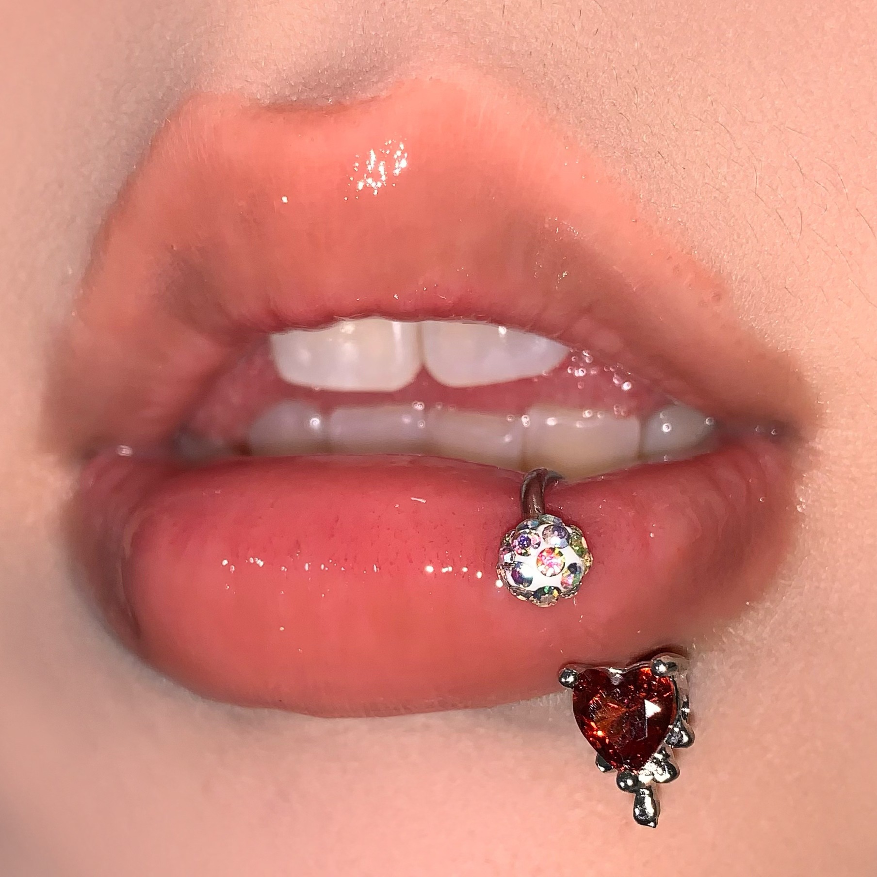 16G labret stud size and finish detail
