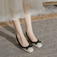 气质粗跟米白色高跟鞋女夏2025年新款方头浅口舒适软皮中跟单鞋子