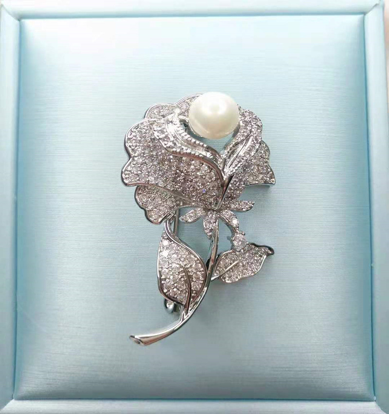 New Silver Inlaid Zircon Brooch Pins for Women Temperament Dinner Dress Pearl Corsage Brooch Shawl Buckle Clothing Accessories Brooches for Wedding