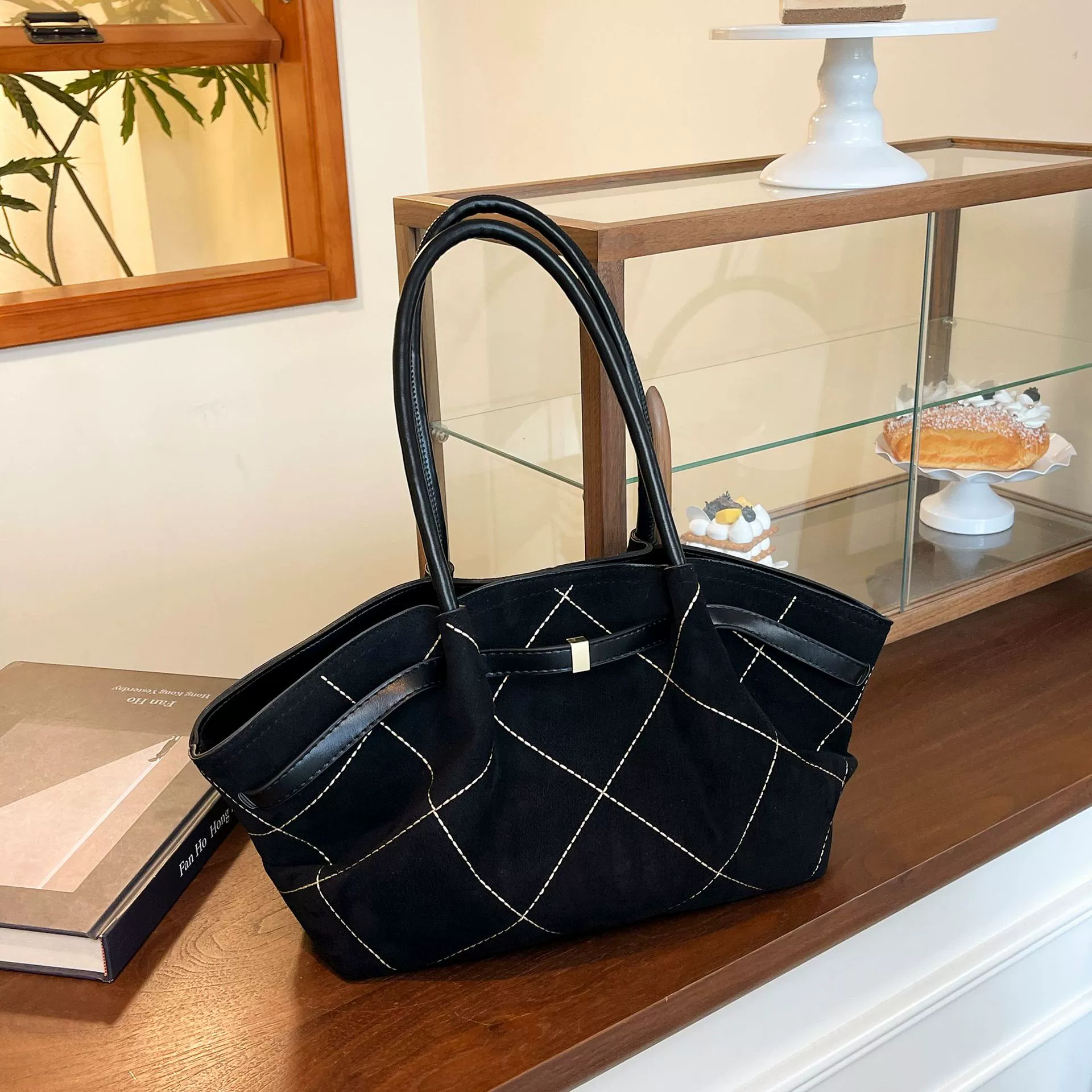 One-shoulder bag Chanel-style, diamond-quilted suede-look, compact 0.3 kg