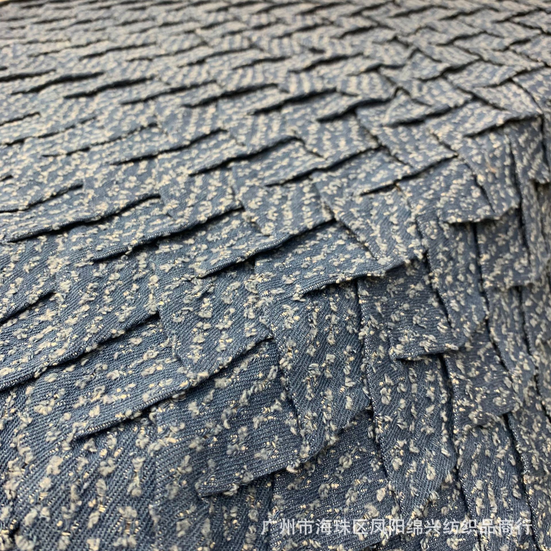 【厂家加工直供】三宅一生几何压褶压皱压邹牛仔布料立体褶皱面料