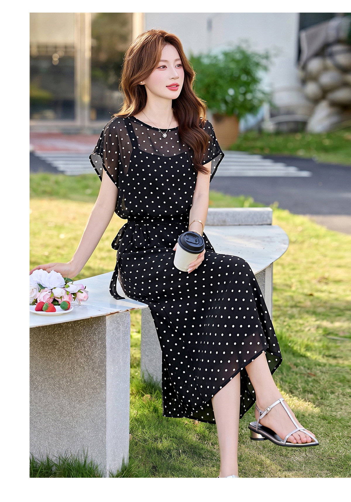 Đầm chữ A eo thắt dây tay ngắn cổ điển dáng midi — màu đen, Điểm sóng chi tiết 21