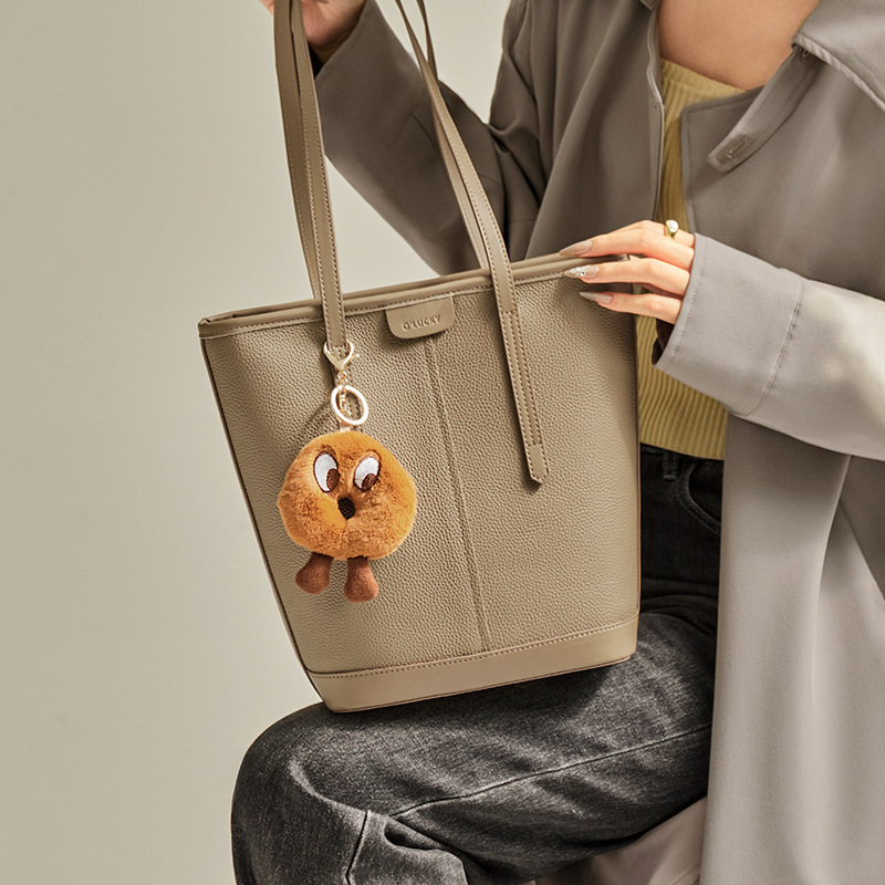 Light Retro Large-Capacity Bucket Bag 2026 Spring and Summer New Fashion Casual Commuter Bag High-End Versatile Shoulder Bag