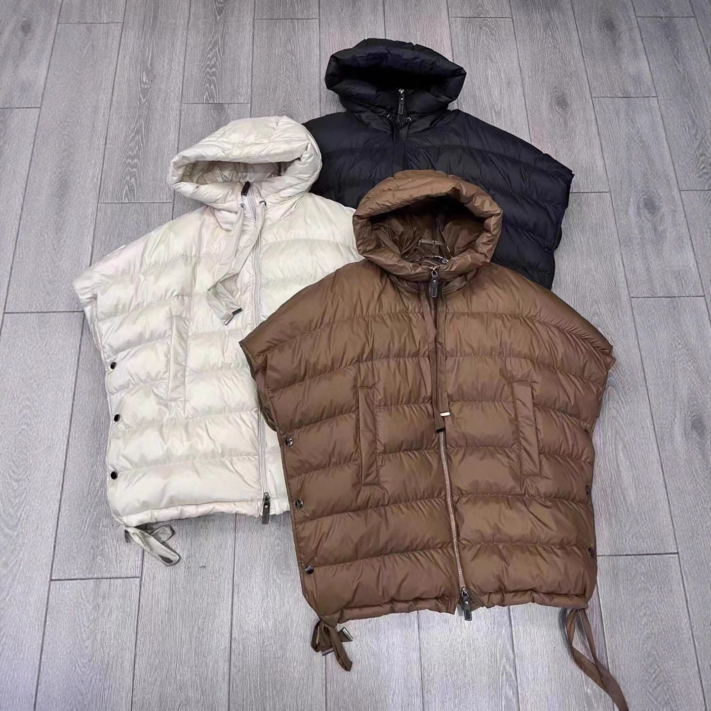 Demi-season short fashionable down jacket with hood with zipper