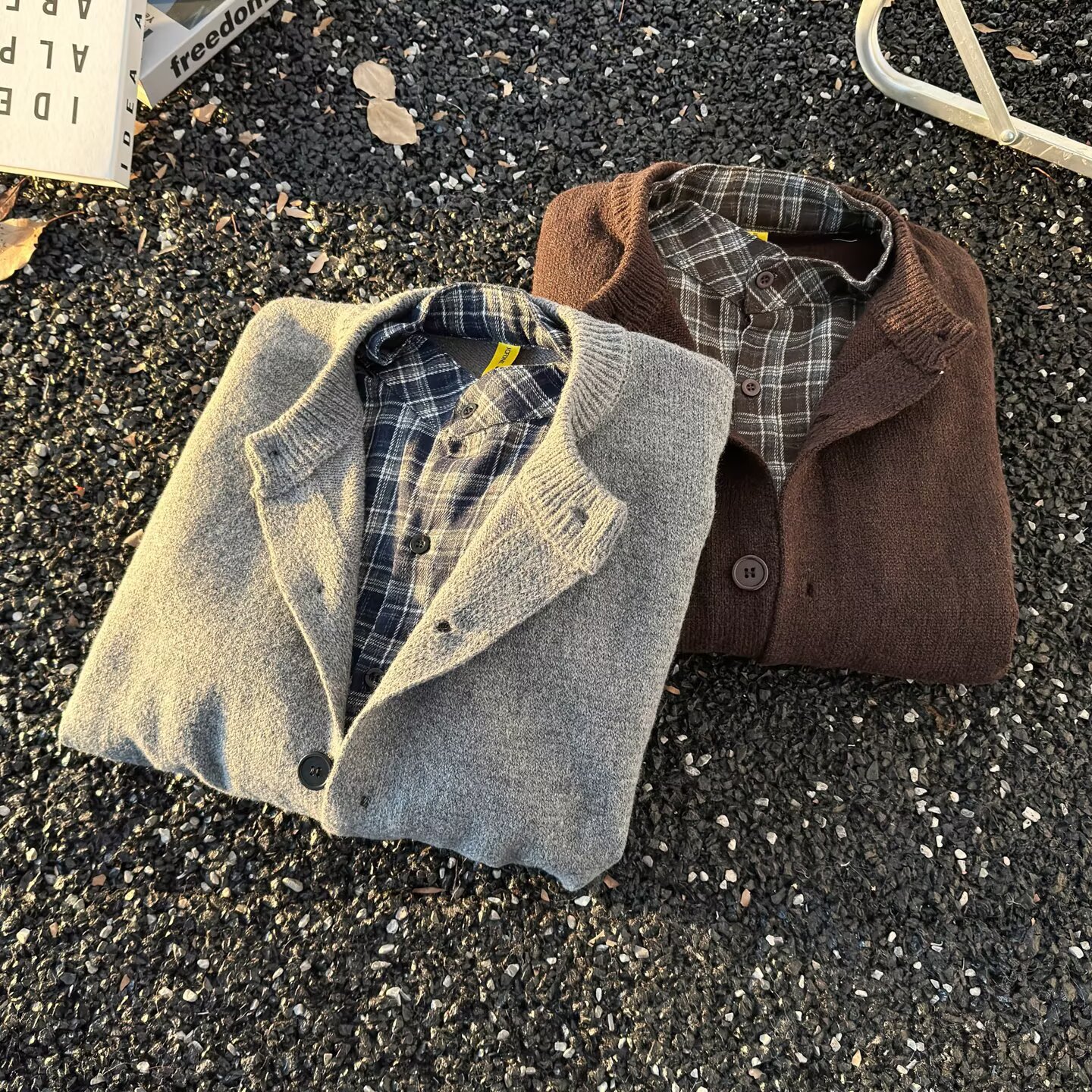 Maglione con scollo rotondo e spalle scese in stile coreano – Cardigan oversize in maglia scozzese per donna e uomo (unisex, poliestere traspirante, grigio/caffè, M-3XL)_voghion.com