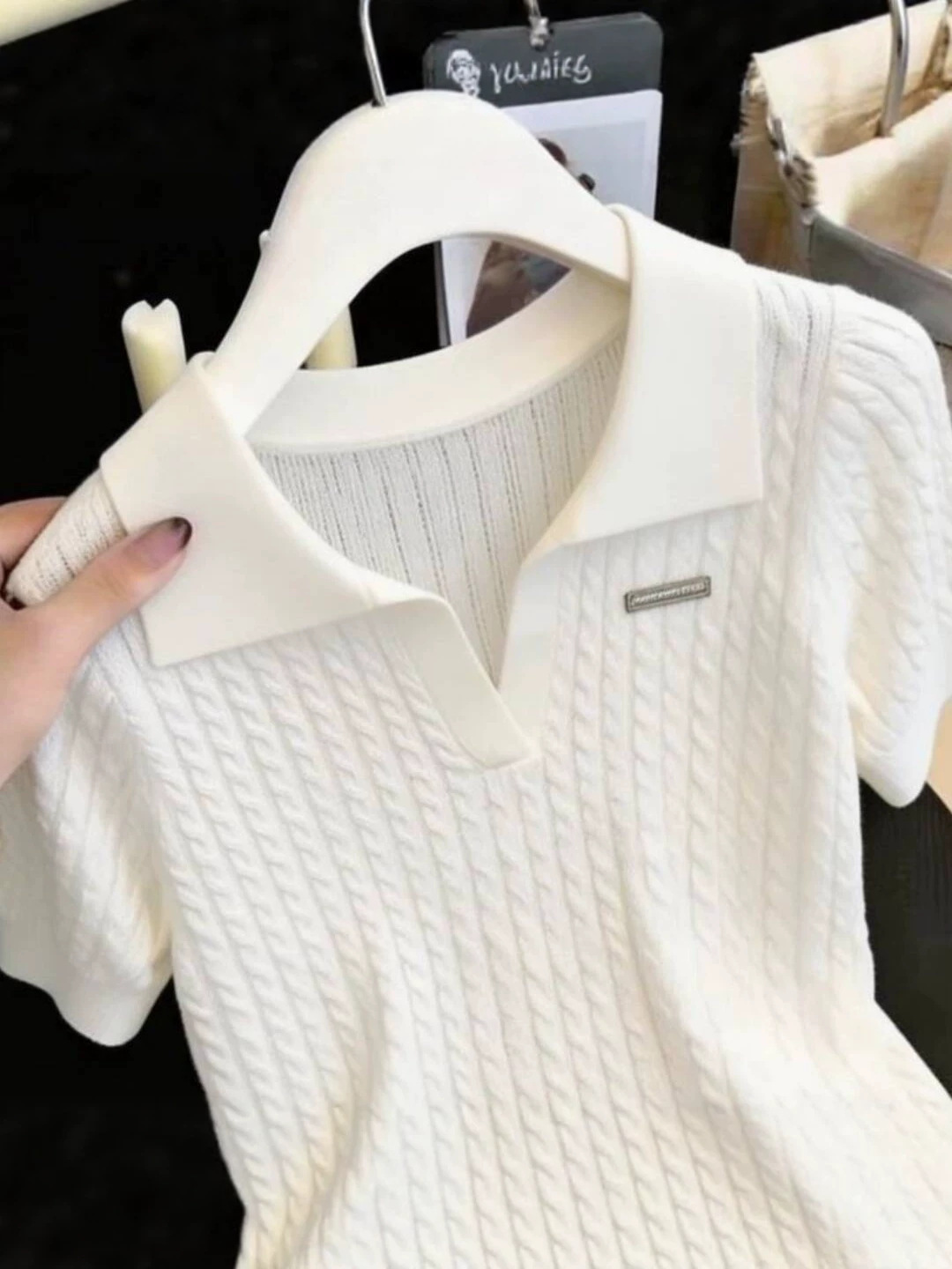 Áo thun nữ cổ polo tay ngắn dáng rộng chất liệu mát lạnh — trắng