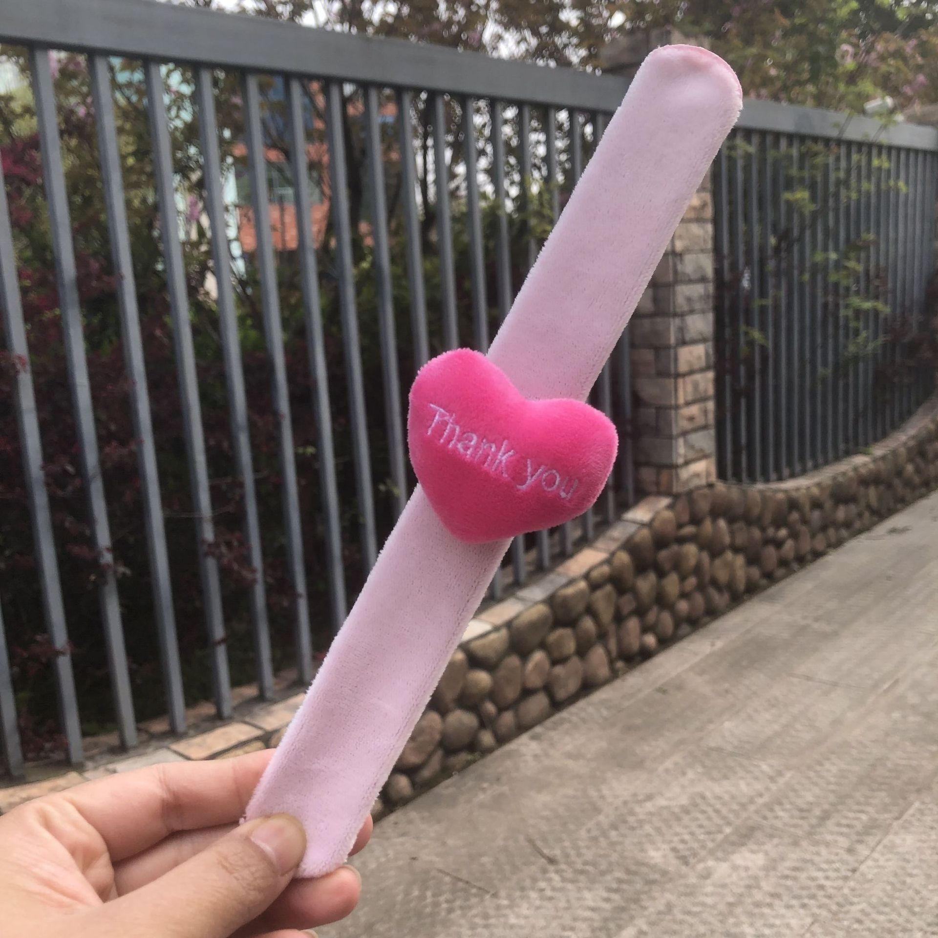 Yiyang Qianxi mismo estilo pequeña flor roja broche de horquilla de doble uso broche de horquilla de amor flor BB clip pulsera anillo de presión