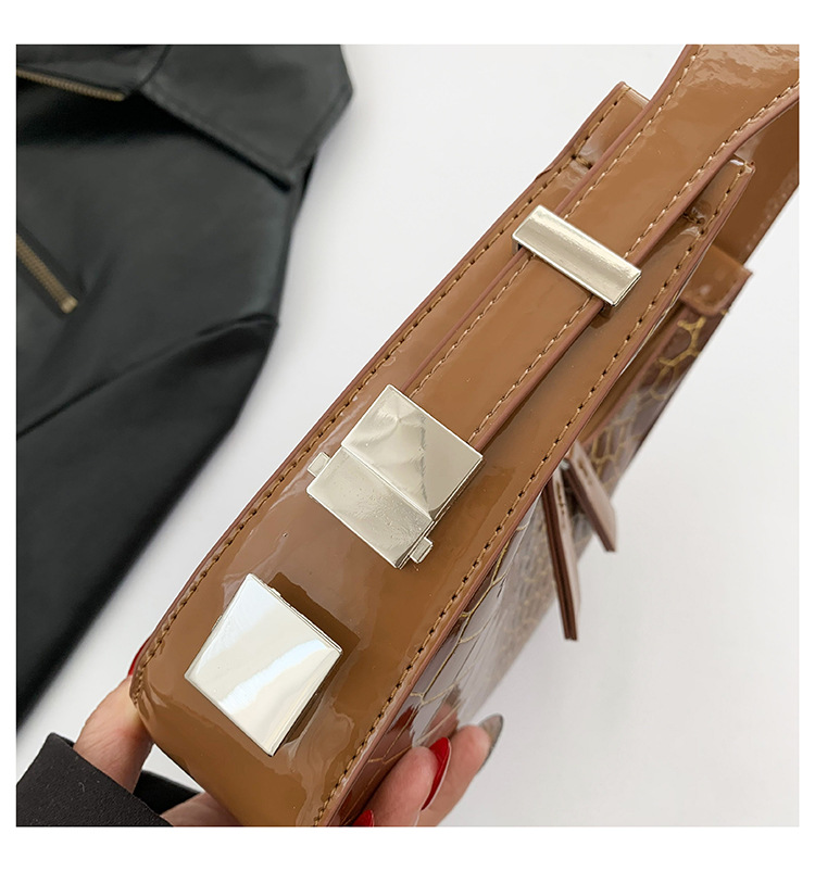 Women's Small Pu Leather Solid Color Crocodile Streetwear Pillow Shape Zipper Underarm Bag display picture 12