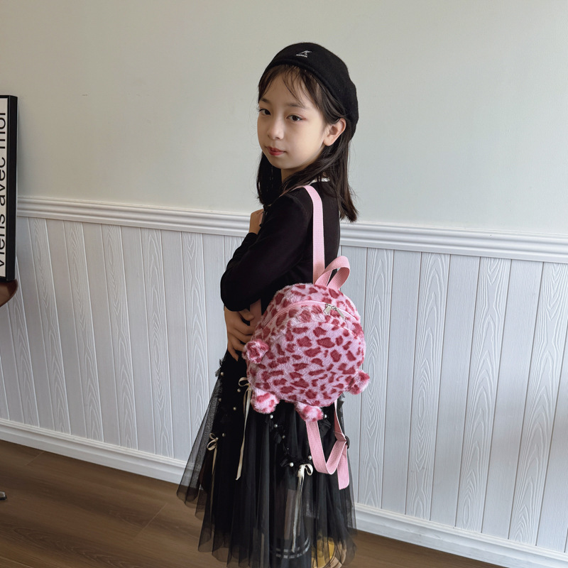 2025 otoño y invierno mochila de peluche para niños estampado leopardo mini mochila para niños y niñas jardín de infantes mochila pequeña