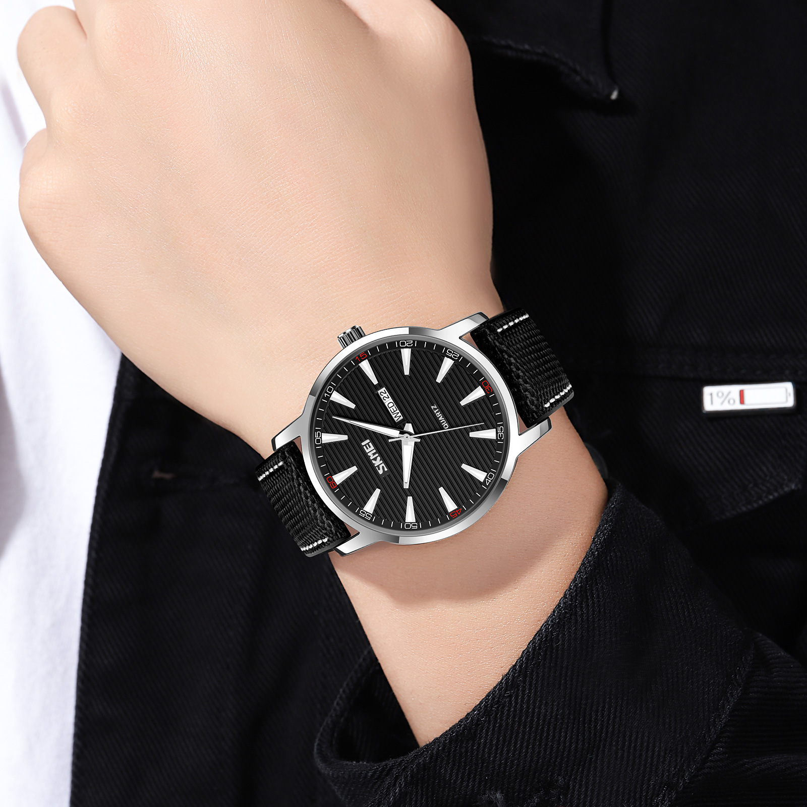 Momento de moda deportivo masculino doble calendario mostrando reloj de cuarzo nocturno impermeable transfronterizo exclusivo para el fabricante de origen