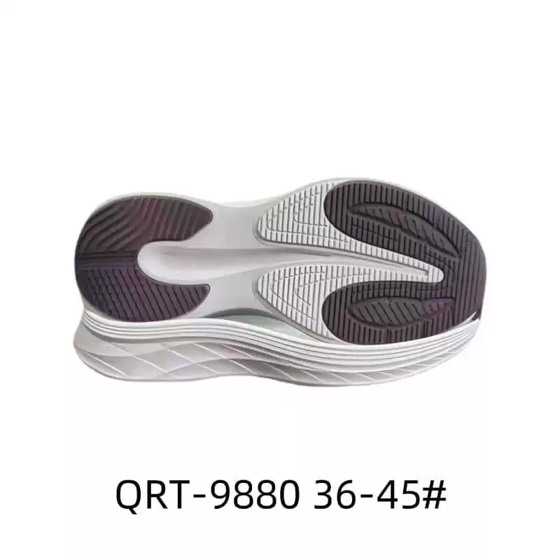 Повседневная спортивная обувь на большой подошве