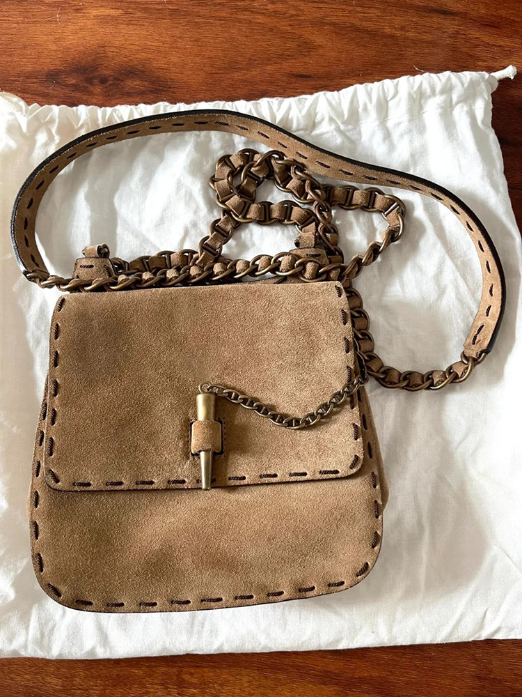 2024 automne et hiver nouveau sac à bandoulière polyvalent en daim givré avec chaîne, petit sac carré pour téléphone portable, sac pour femme_voghion.com