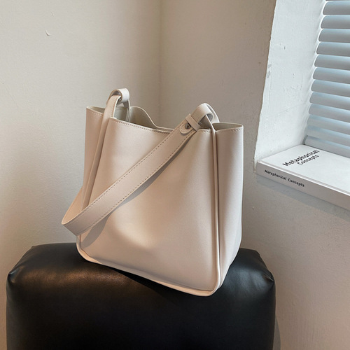 Large-capacity bag for women in autumn and winter new bucket bag  new trendy Korean version soft leather texture shoulder crossbody bag