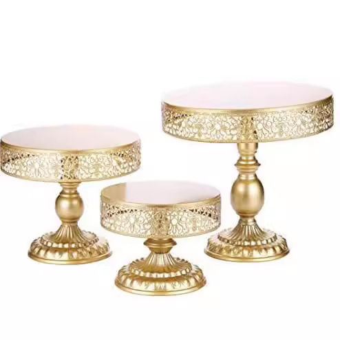 Estante de pastel de oro transfronterizo props de boda de lujo ligero paneles de pastel de hierro forjado paneles de bocadillos europeos mesa de postres bandeja de pies altos