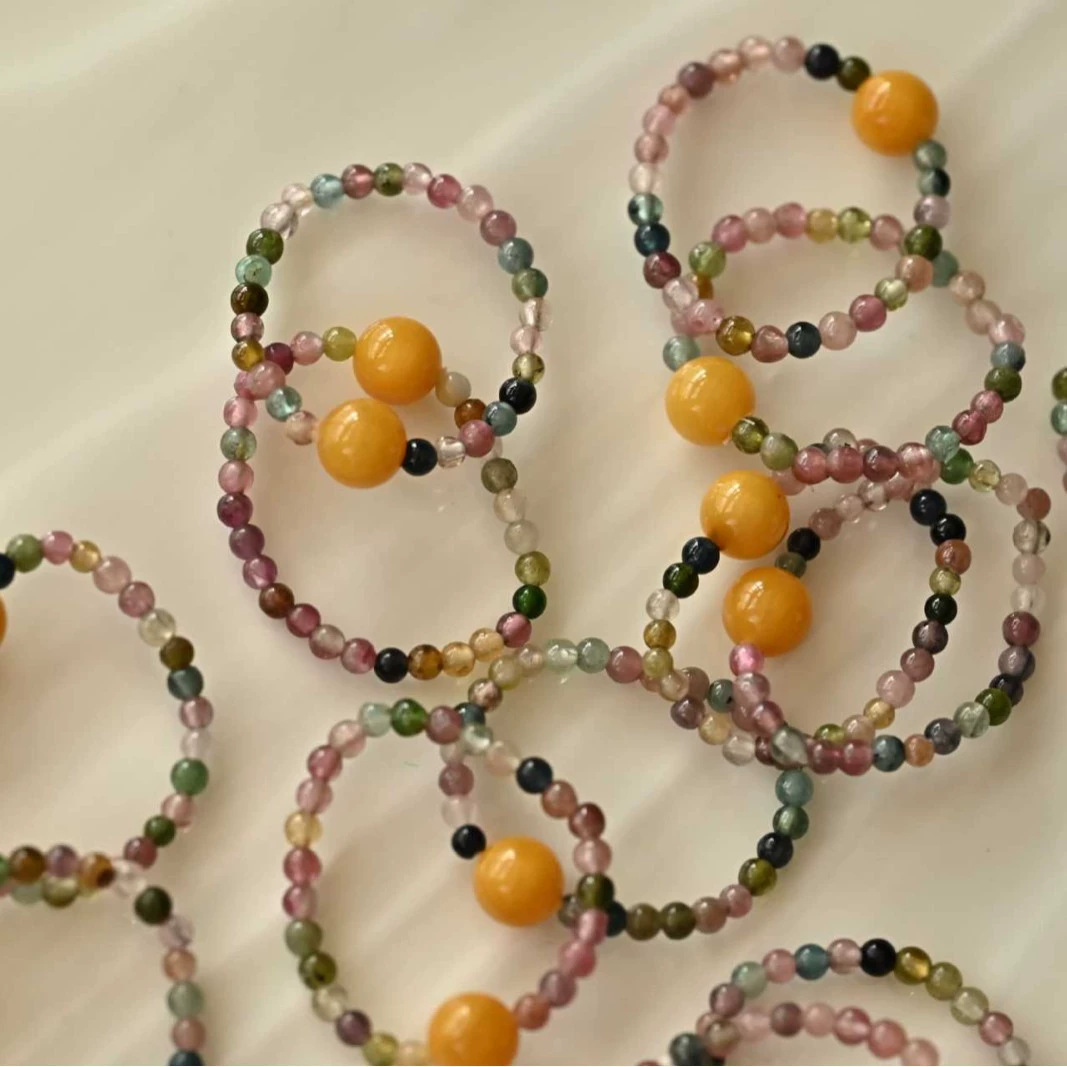 Кольцо из натурального медового воска с натуральным кольцом из турмалина