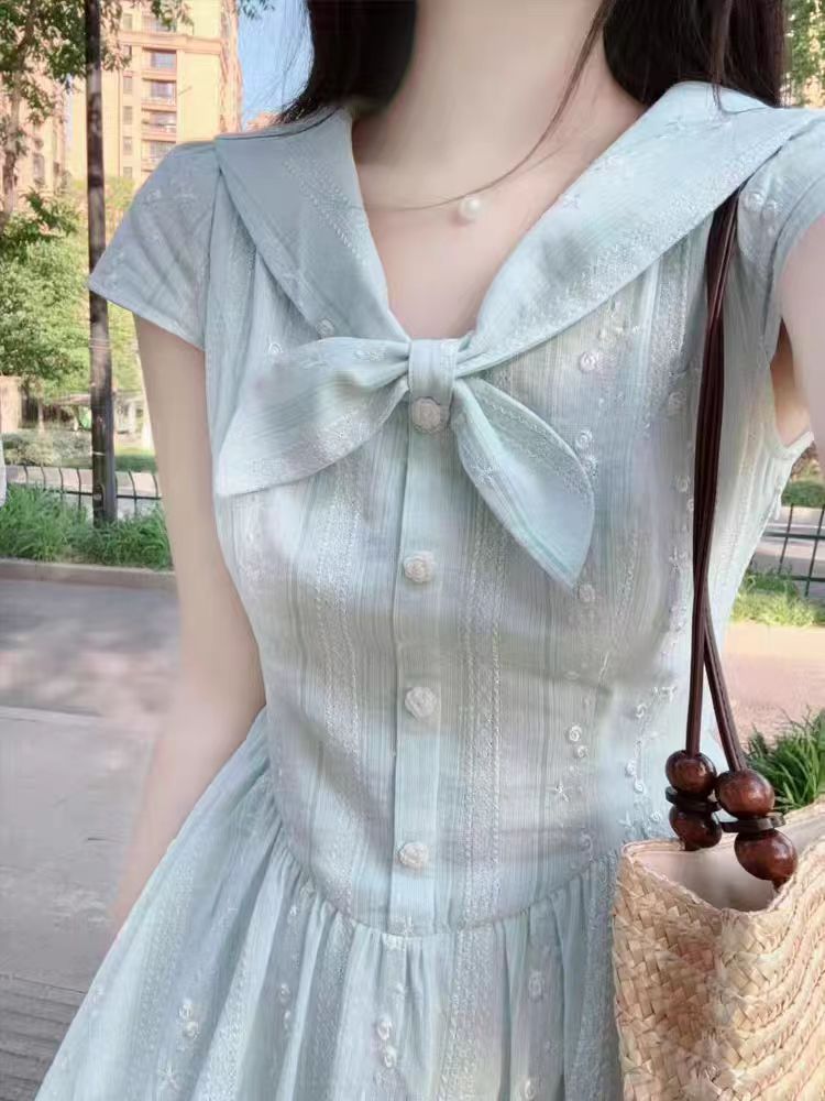 Đầm liền nữ thắt eo màu xanh lá dáng suông midi — Màu xanh lá