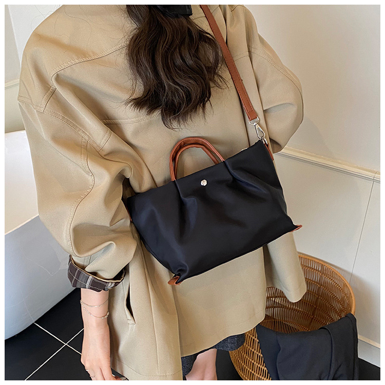 Borsa a tracolla casual da donna in tessuto Oxford, capiente, elegante e versatile, ideale per gli spostamenti quotidiani._voghion.com