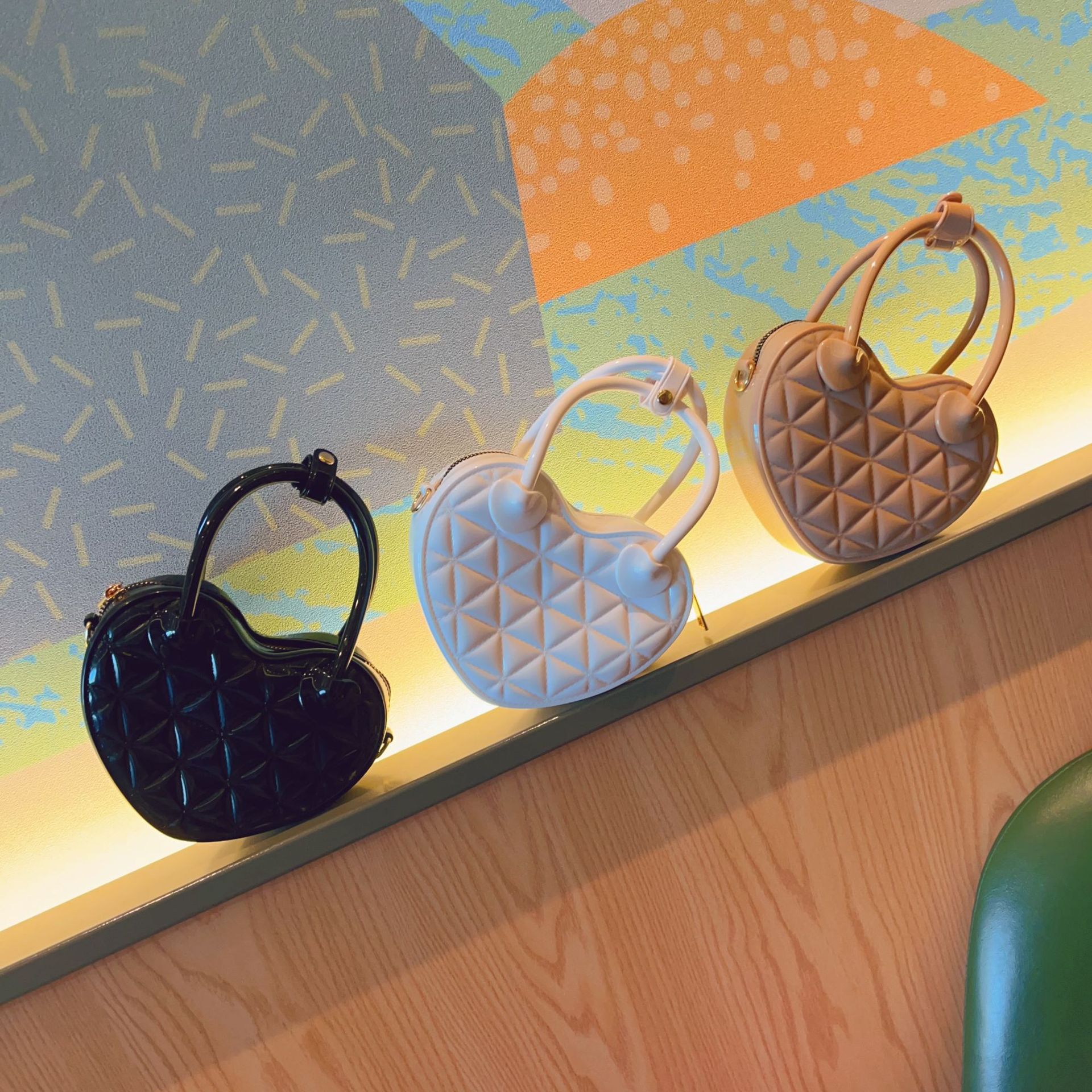 New PVC jelly bag for early spring 2025, heart-shaped hand-held small bag, diamond-shaped single-shoulder crossbody ladies' bag, sweet small bag undefined