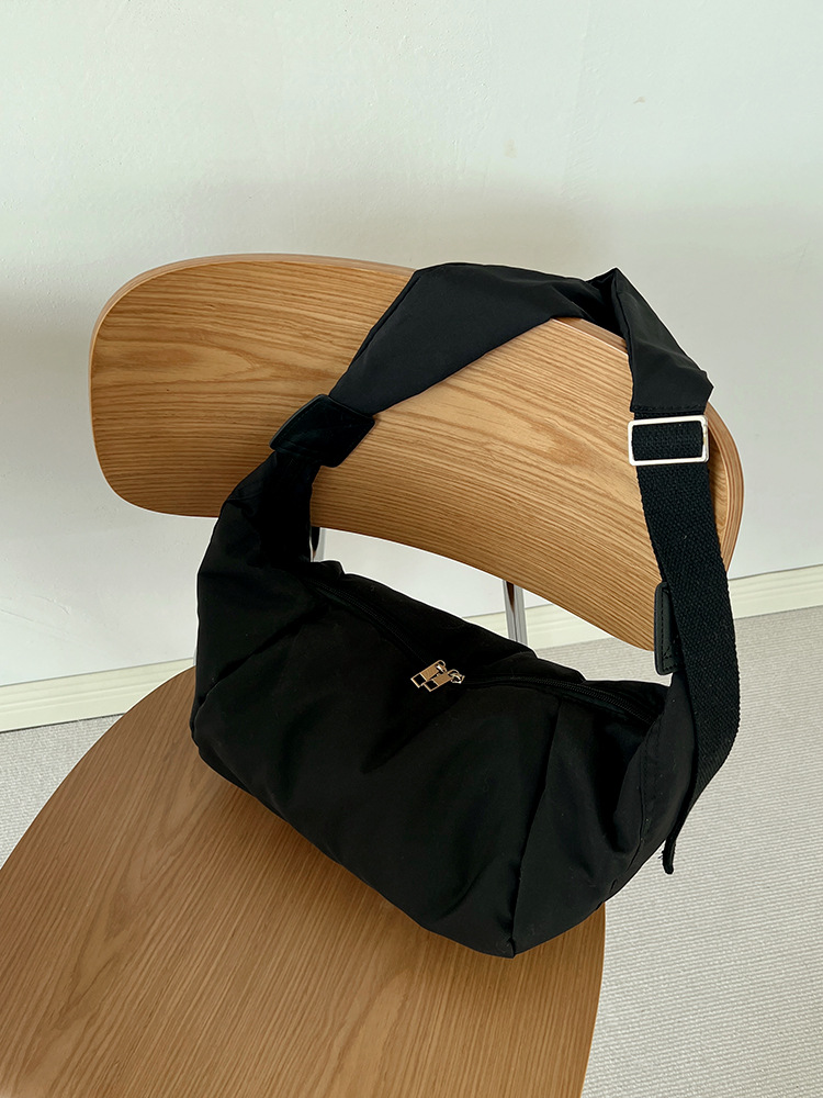 Bolso bandolera para mujer, otoño-invierno 2026, nuevo bolso tipo dumpling de gran capacidad, acolchado, informal, sencillo, versátil, moderno.