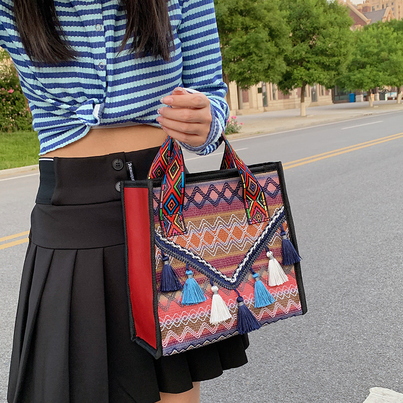 New hand-held fringed shopping bag 2022, fashionable ethnic style, Hong Kong style bucket bag, versatile woven bag for women undefined