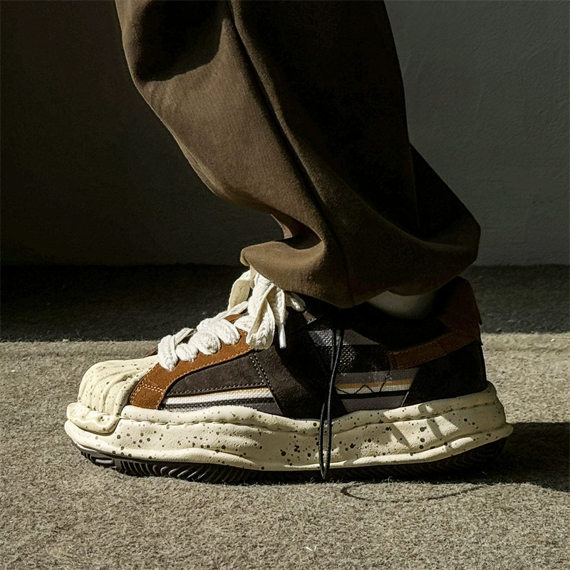 Головка нишевых моллюсков растворяет мужские туфли с толстой подошвенной увеличенной случайной парой кроссовки американская ретро-дикая модная обувь