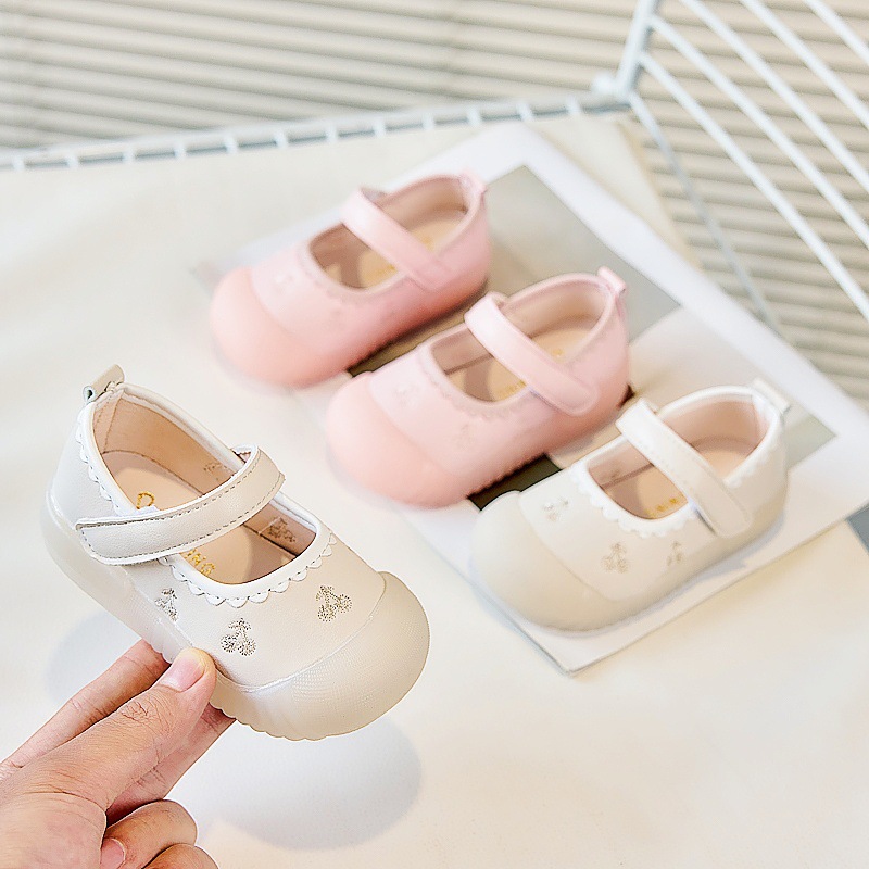 Zapatos de piso para bebés, primavera y otoño, princesa, suela suave, zapatos antideslizantes y antipatadas para niños pequeños, zapatos de cuero para bebés, una pieza
