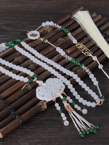 Ethnic-style long Chinese-style jade ornament necklace with cloud-shaped tassels, national style matched with horse face skirt, ancient-style Hanfu accessory collar