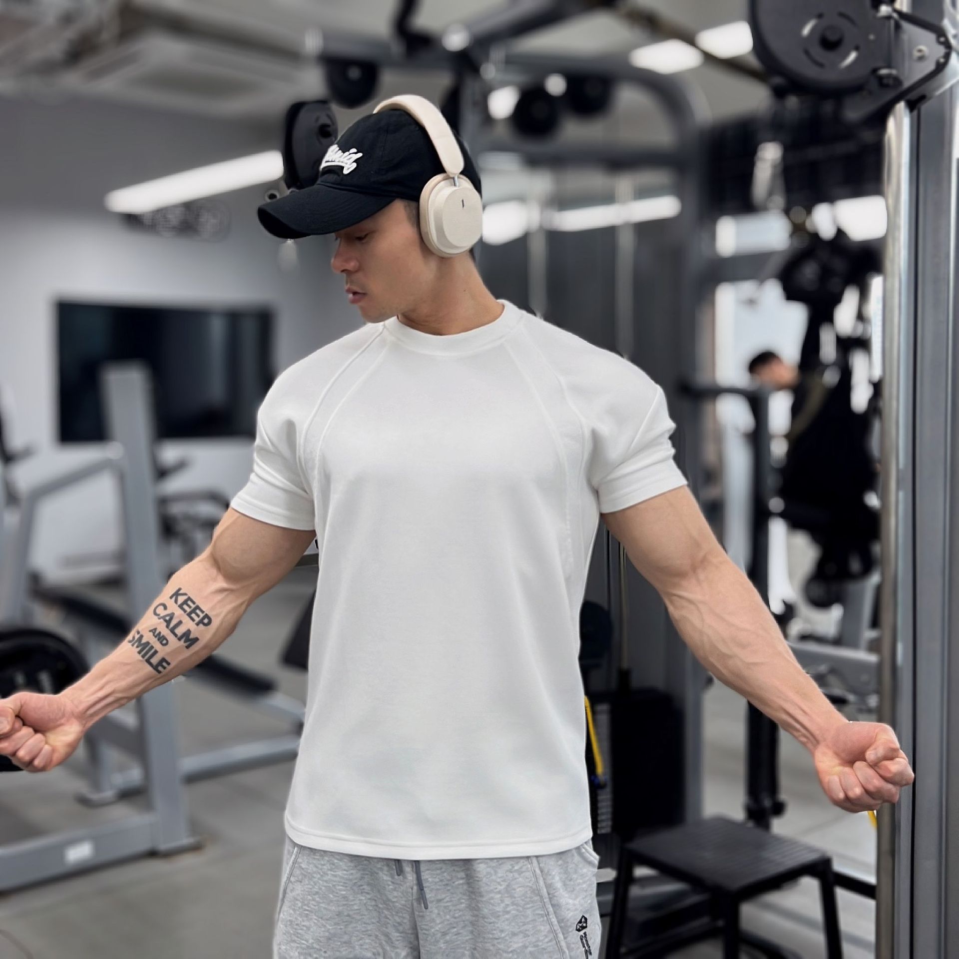High quality Autumn men long sleeved T-shirt Fashion sport Round Collar fitness running mesh Breathability Training t-shirt men