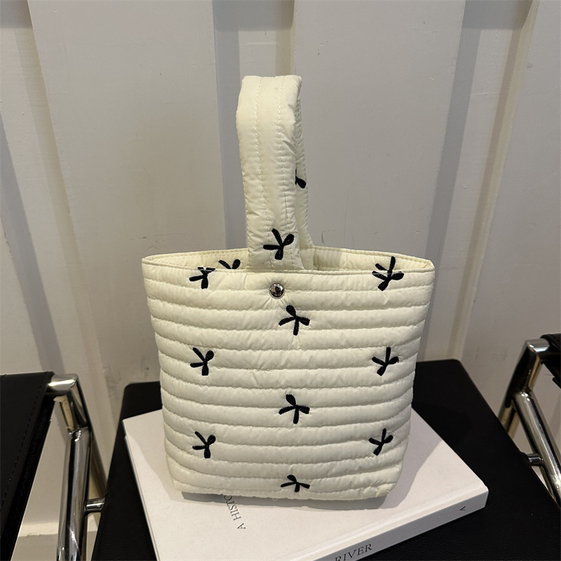 Moda coreana pequeña y fresca bolsa de bordado de arco de invierno 2024 nueva bolsa de maquillaje a rayas de diseño de nicho