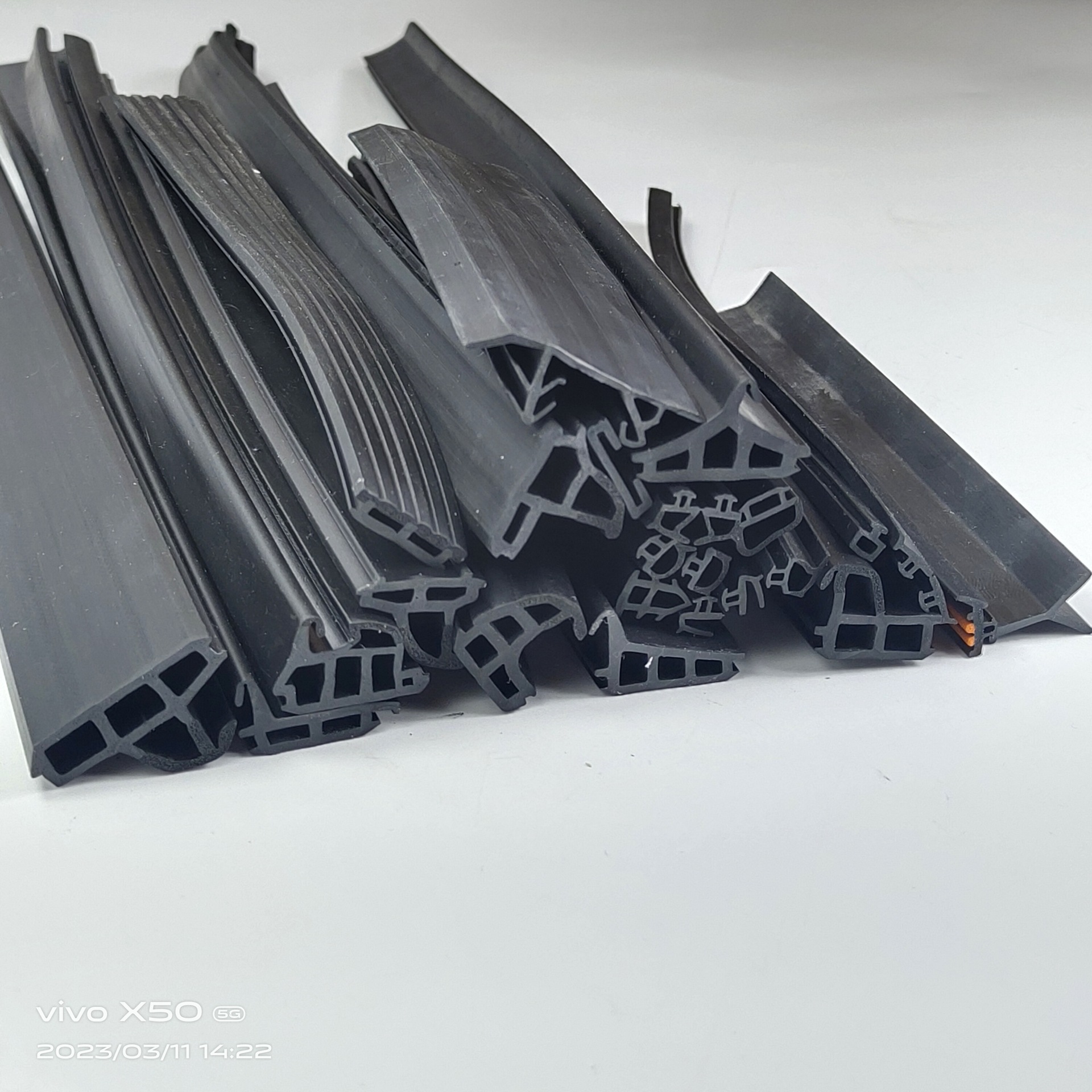 厂家直销 断桥铝门窗密封条 三元乙丙石墨基气密条阻水条阻燃条