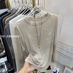 大きいサイズの300斤の太った妹の柔らかいモチモチのマスクの長袖のtシャツの女性の春秋の服装の中で顔のやせている底のシャツの240斤を現します。