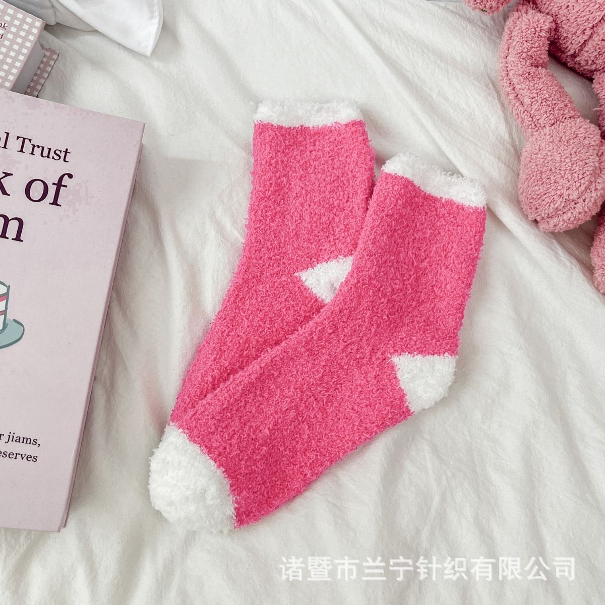 Calcetines de lana de coral sin pérdida de cabello Calcetines de piso de nicho rosa transfronterizo Calcetines de media lana de otoño e invierno para mujer Dormir en casa