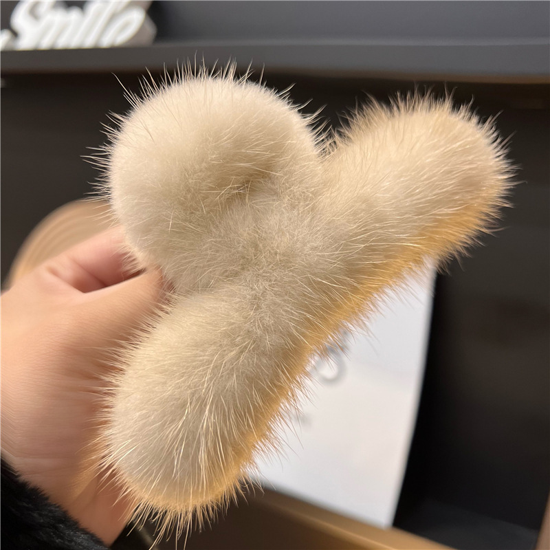 ミンクヘアグリッパー韓国のかわいいぬいぐるみヘアピン気質毛皮グリッパーバックヘッドクリップサメクリップ女性卸売|undefined