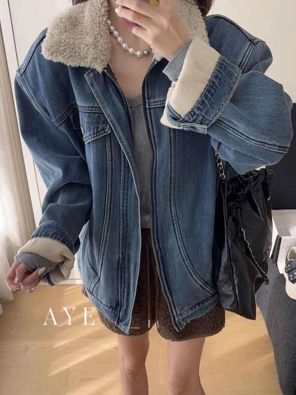 2025 Winter New Unique and Chic Fur Collar Denim Jacket for Women, Loose Slimming Look Fleece-Lined Thickeneded Jacket, Trendy Cotton Coat 2025 Winter New Unique and Chic Fur Collar Denim Jacket for Women, Loose Slimming Look Fleece-Lined Thickeneded Jacket, Trendy Cotton Coat