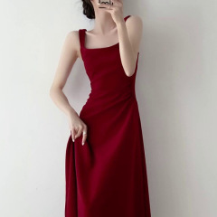 日常可穿敬酒服订婚红裙子红色方领吊带连衣裙新款夏季收腰显瘦