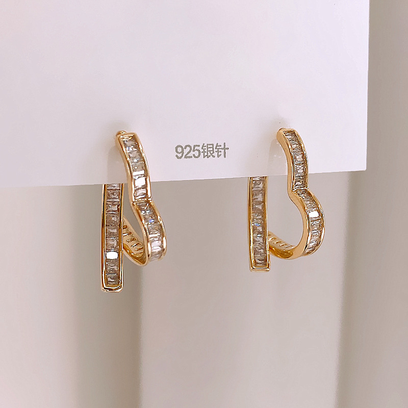 Pendientes de doble cara con corazón rojo de concha natural_voghion.com