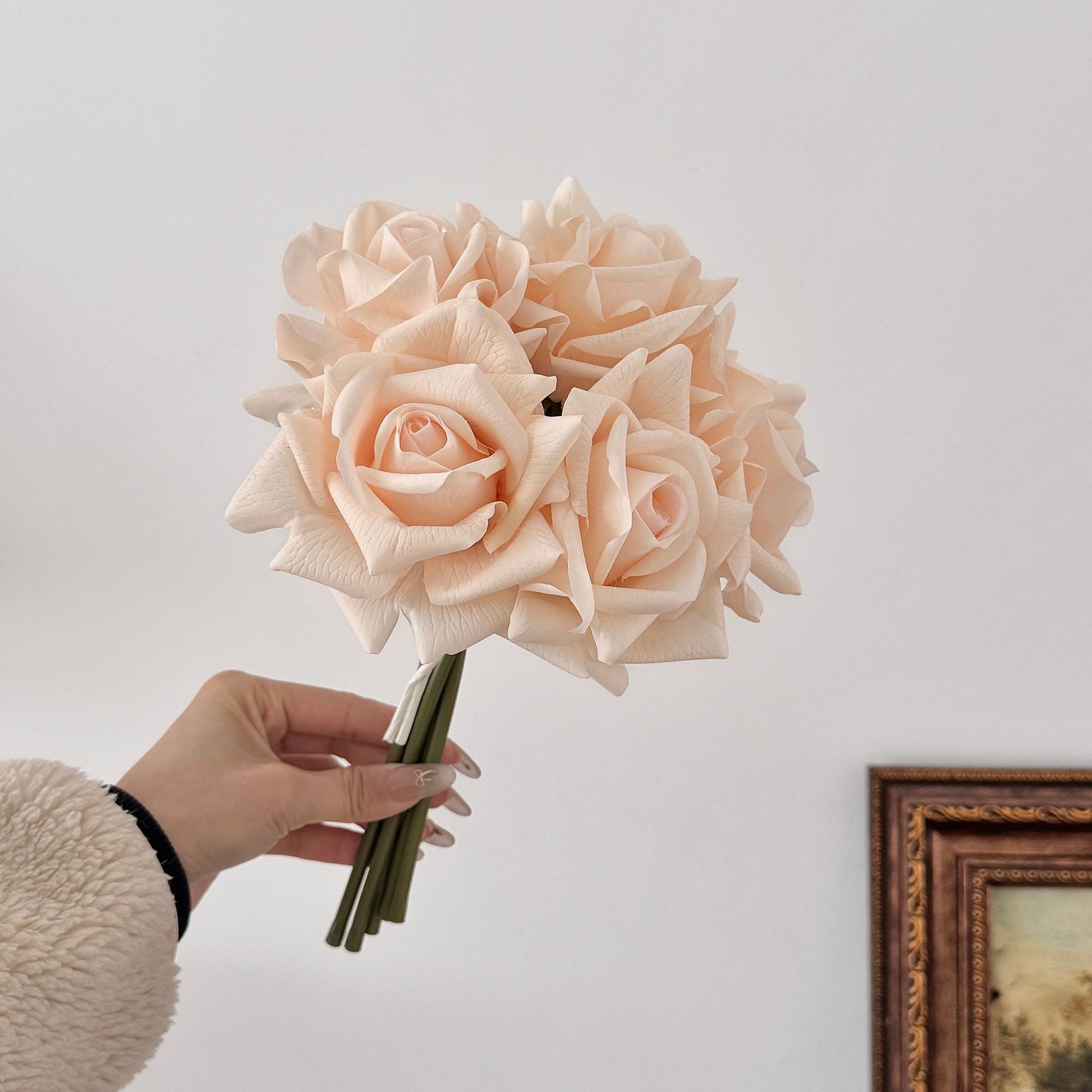 Ramo de rosas hidratante de alta calidad, flores artificiales, flores falsas, accesorios para fotografía, arreglo floral de mano, decoración del hogar.