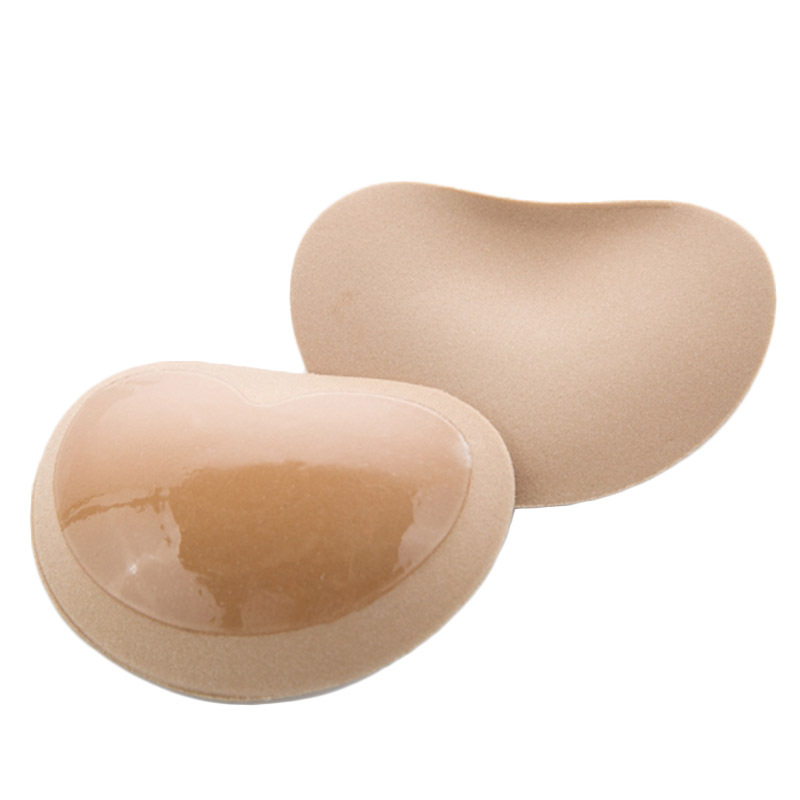 하트 모양의 어두운 피부톤