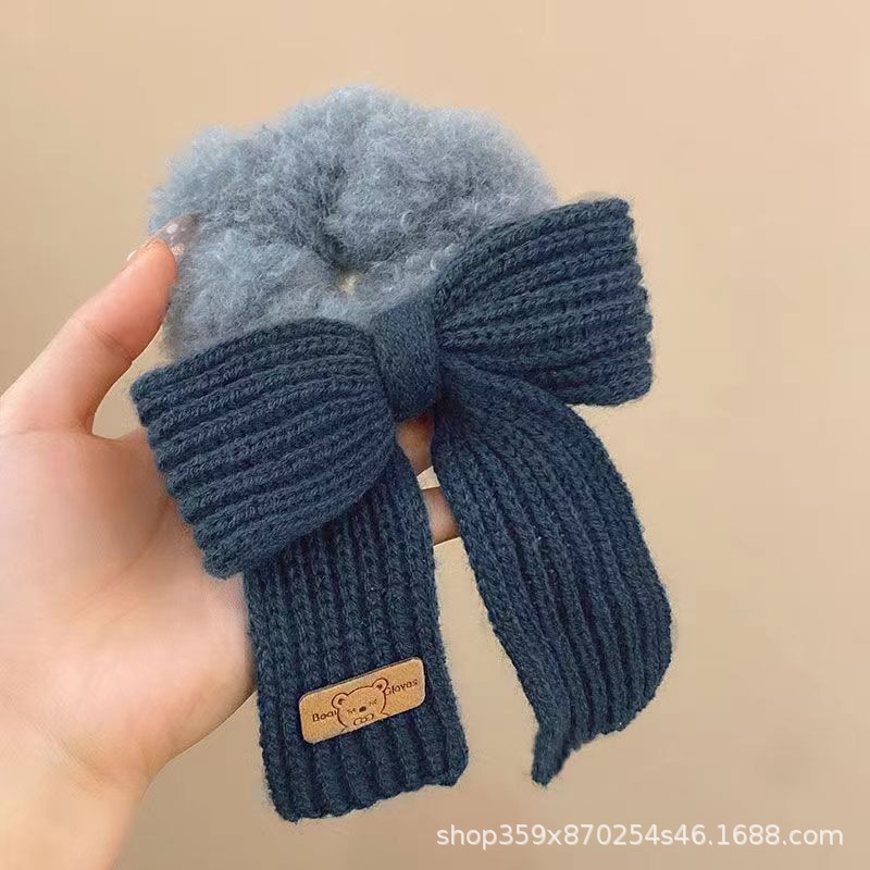 파란색 리본 머리끈