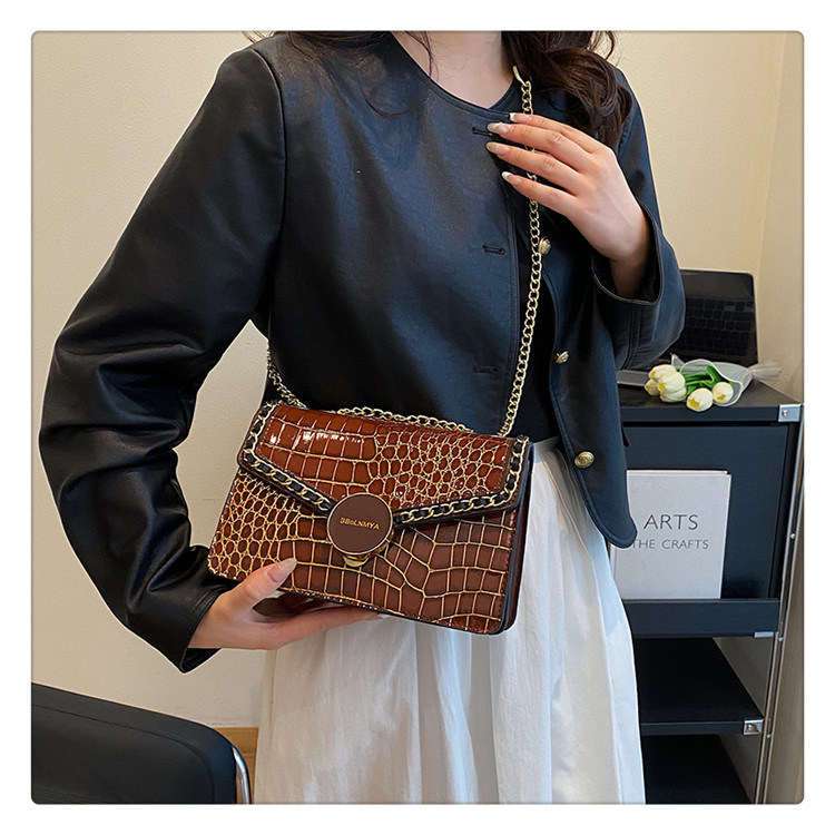 Women's Medium Pu Leather Solid Color Crocodile Streetwear Magnetic Buckle Square Bag display picture 30