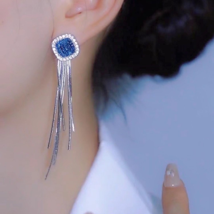 Pendientes largos de nuevo temperamento coreano, accesorios para orejas retro, borlas de cristal cuadrado, pendientes elegantes de todo fósforo, mujeres